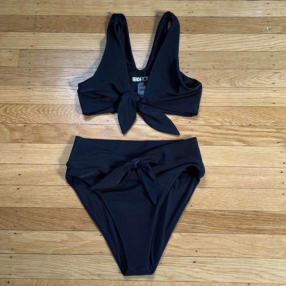 New without tags Beach Riot bikini size small.